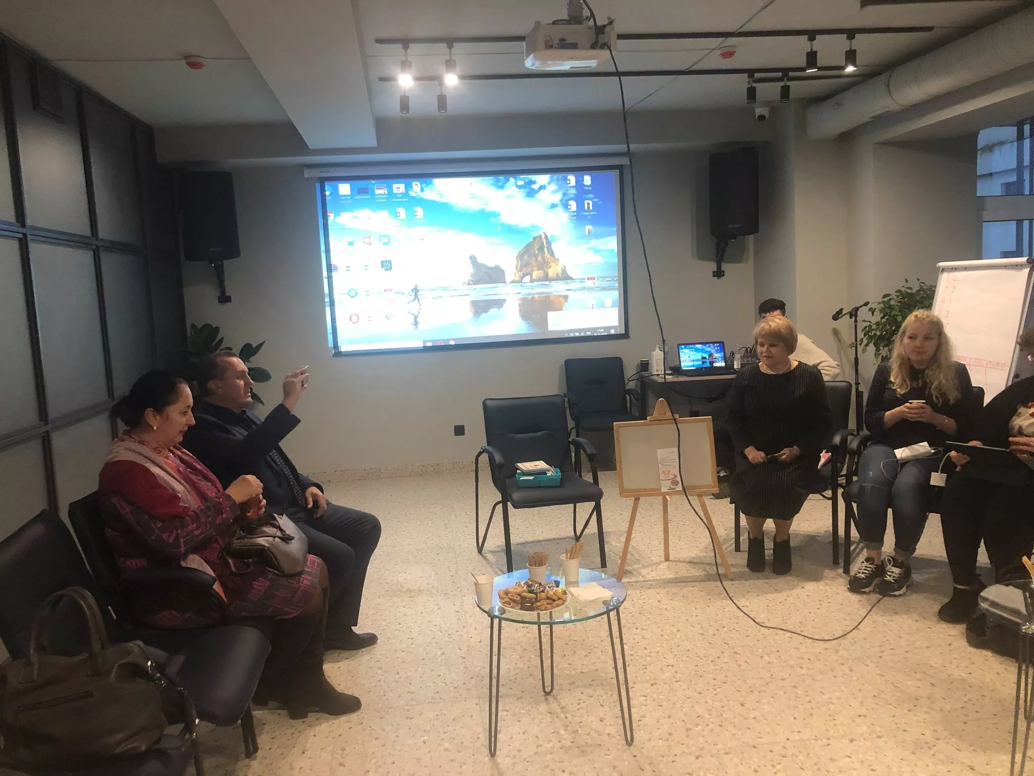 відбулося засідання круглого столу, присвячене нагальним проблемам надання комплексної ревіталізаційної допомоги дітям із ускладненим розвитком. 