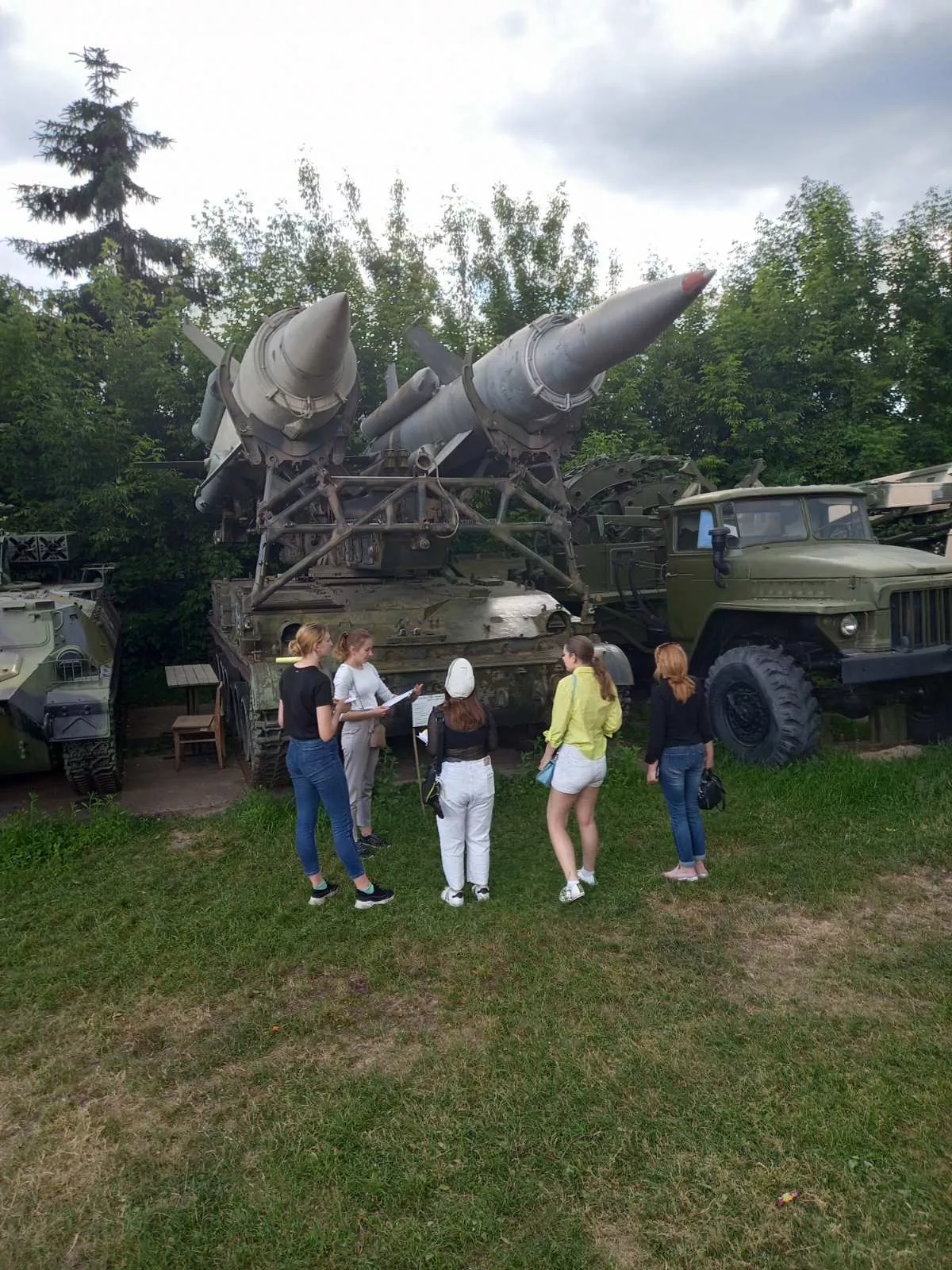 Студенти спеціальності 027 «Музеєзнавство, пам’яткознавство» провели навчальну екскурсію-квест «Що ти знаєш про військову техніку?»