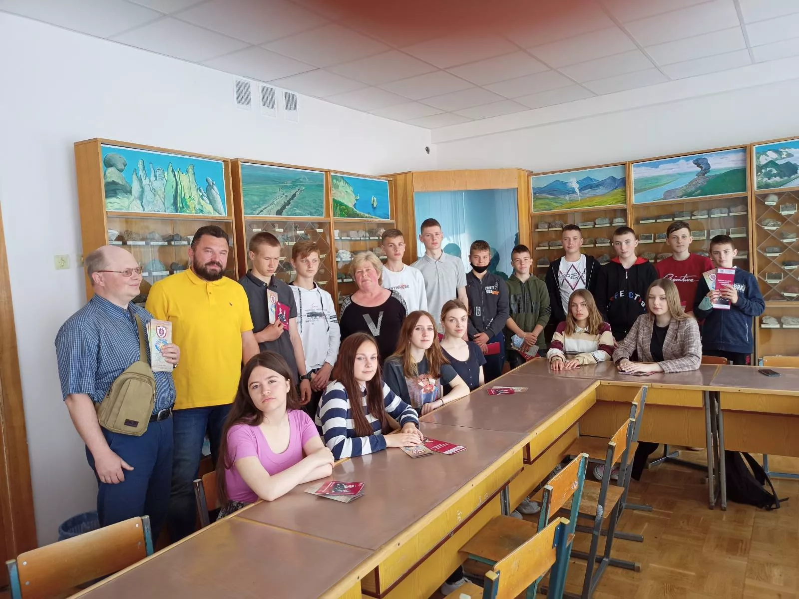 Юні туристи-краєзнавці відвідали географічний факультет