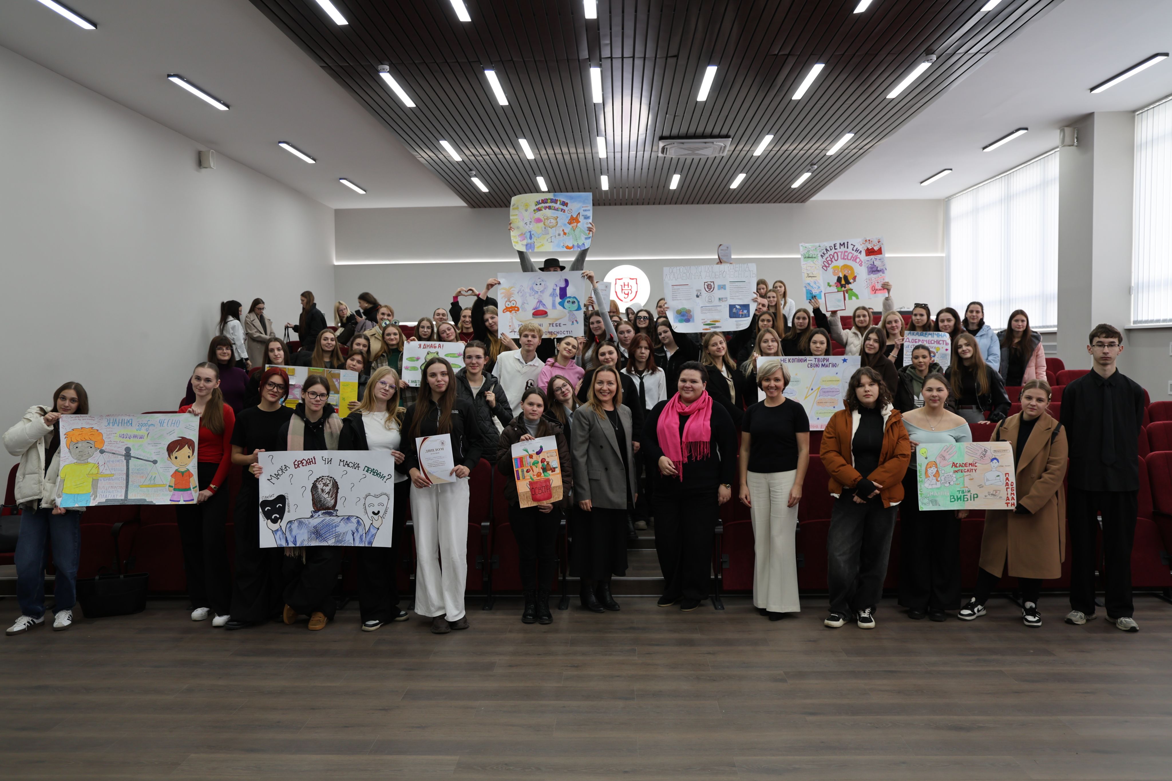 Студенти Університету взяли участь у конкурсі постерних презентацій «Академічна доброчесність очима здобувачів освіти»
