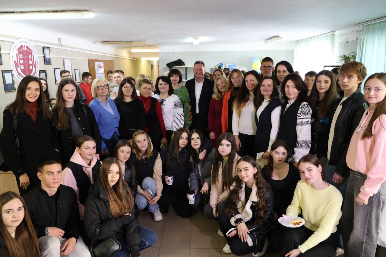 Благодійний ярмарок до Дня захисників і захисниць України 