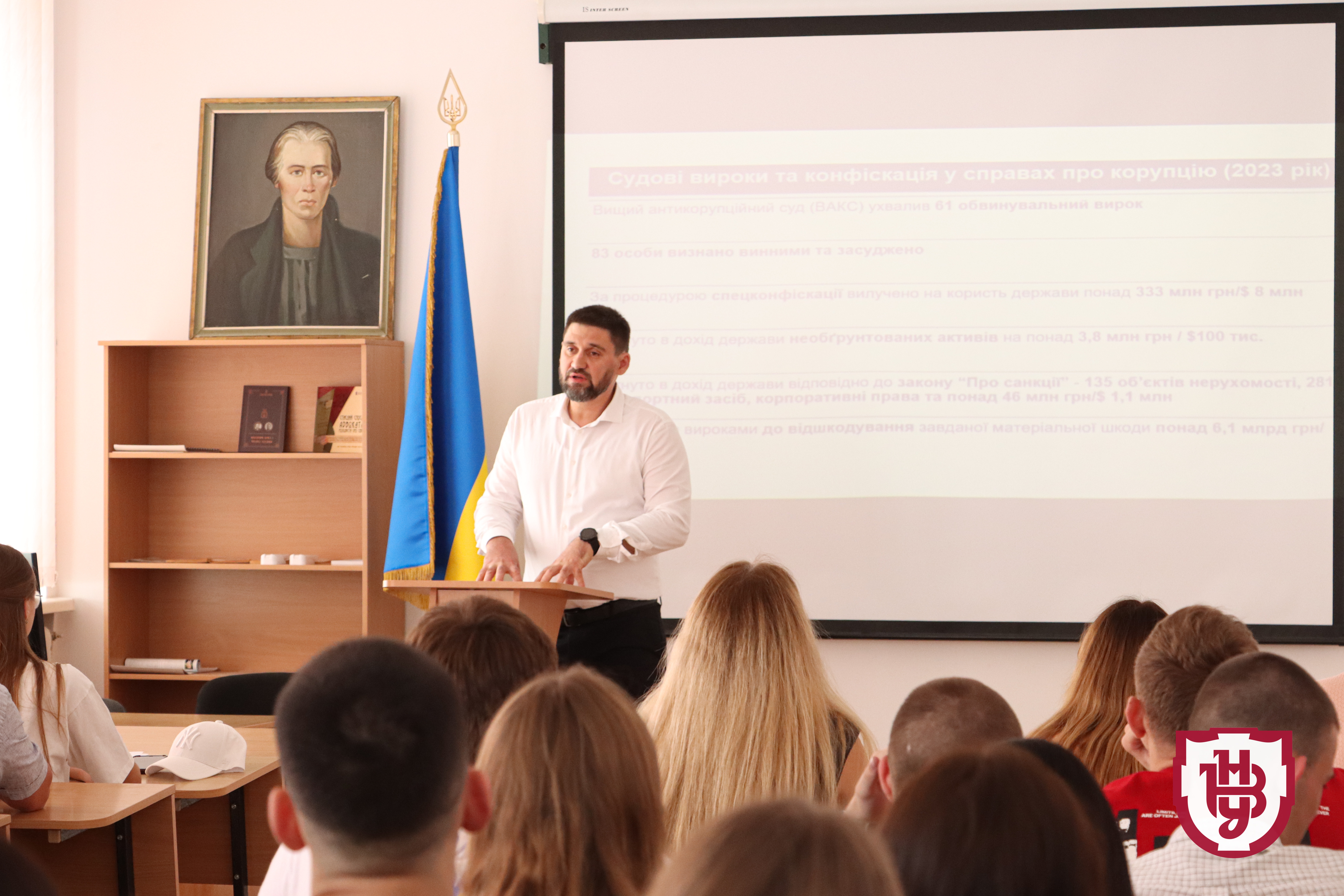 юристи