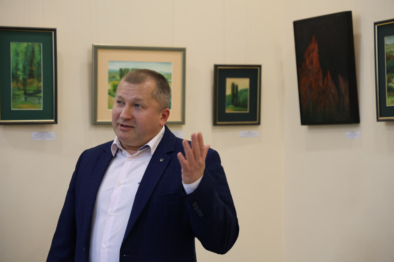 «Місця моєї сили»: у луцькій галереї презентували картини Івана Тарасюка