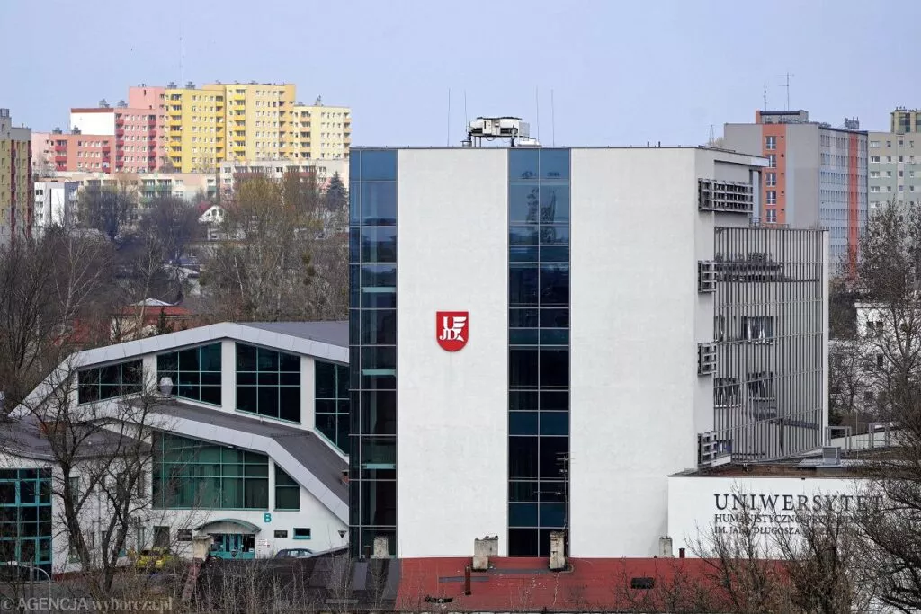 відкрито