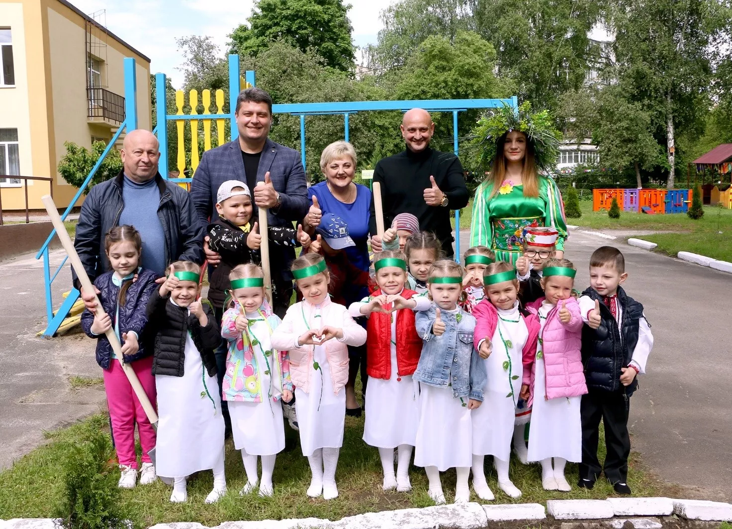 Студенти та викладачі факультету біології та лісового господарства взяли участь у відкритті ботанічного куточка