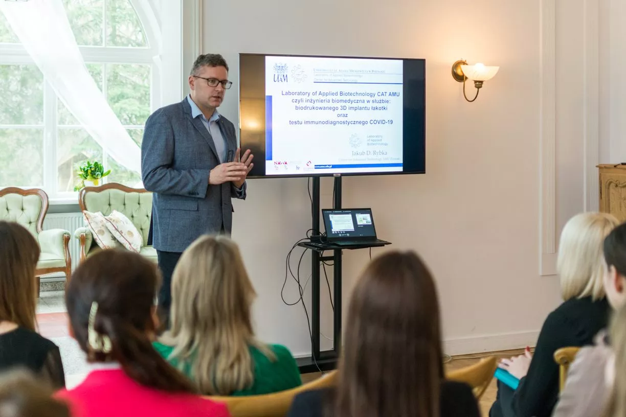 міжнародні_зв'язки