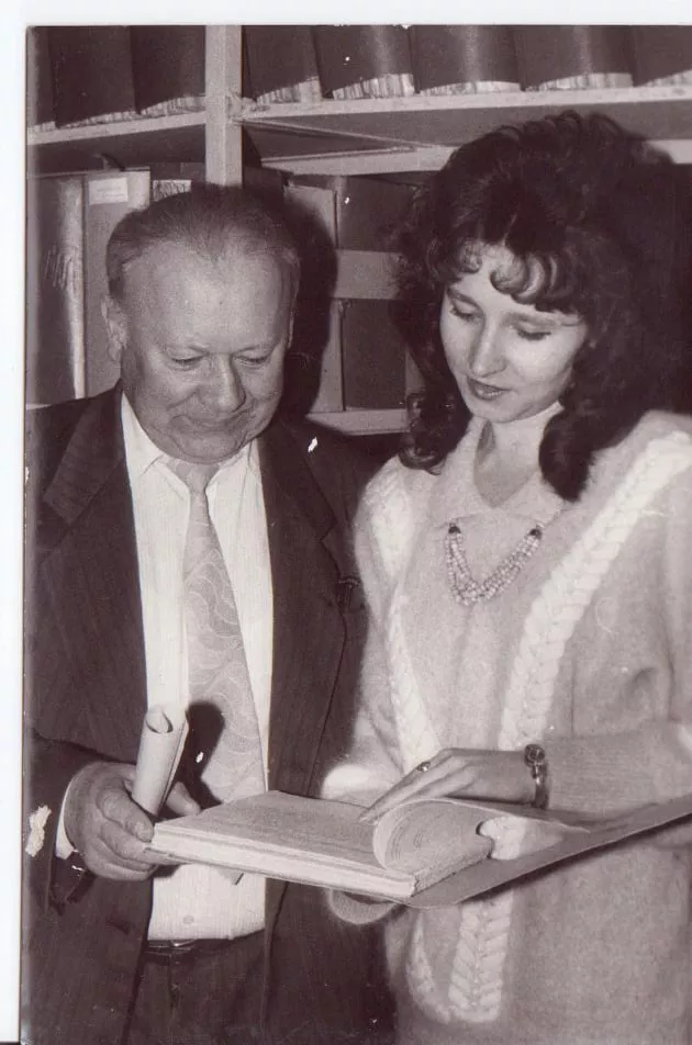  Богдан Заброварний в архіві Університету, 1990-ті роки. 