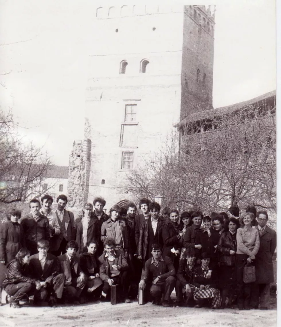 Зустріч студентів-істориків із Луцька та Кам’янця-Подільського. Крайній праворуч – куратор Геннадій Бондаренко, квітень 1983 р.