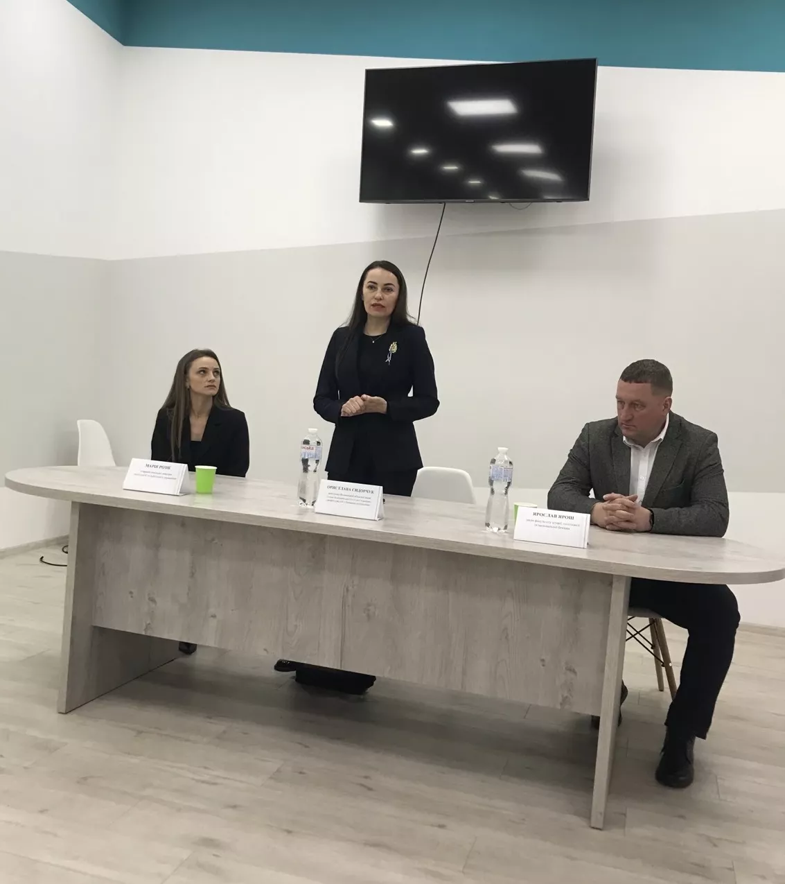 політологи