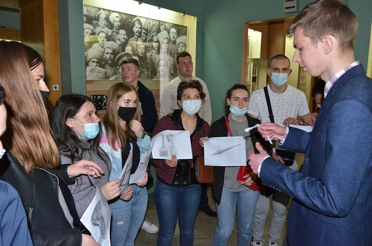 У Волинському краєзнавчому музеї студенти спеціальності 027 «Музеєзнавство, пам’яткознавство» провели навчальну квест-екскурсію «Вишиванка: традиція чи модний тренд?»