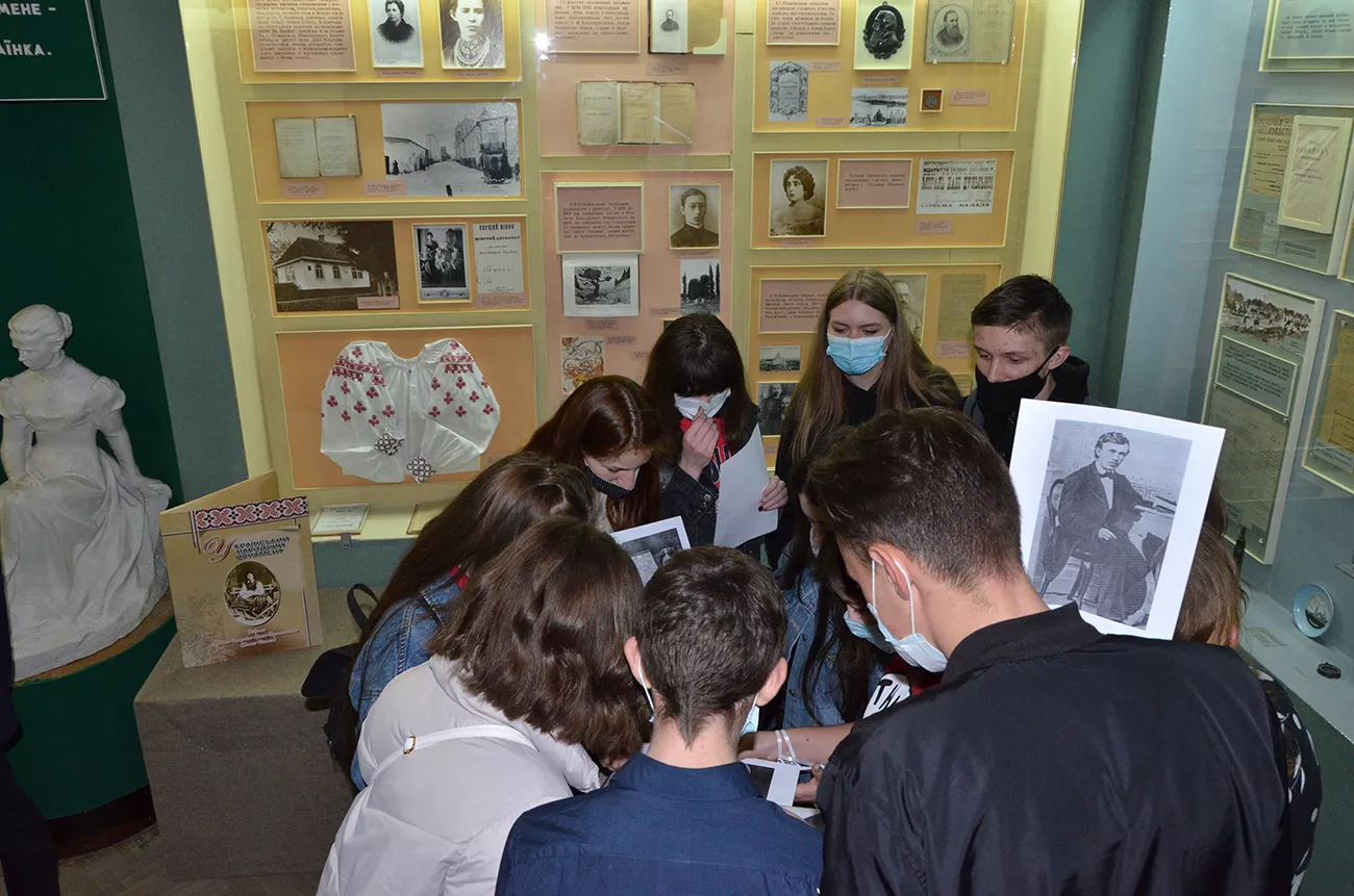 У Волинському краєзнавчому музеї студенти спеціальності 027 «Музеєзнавство, пам’яткознавство» провели навчальну квест-екскурсію «Вишиванка: традиція чи модний тренд?»