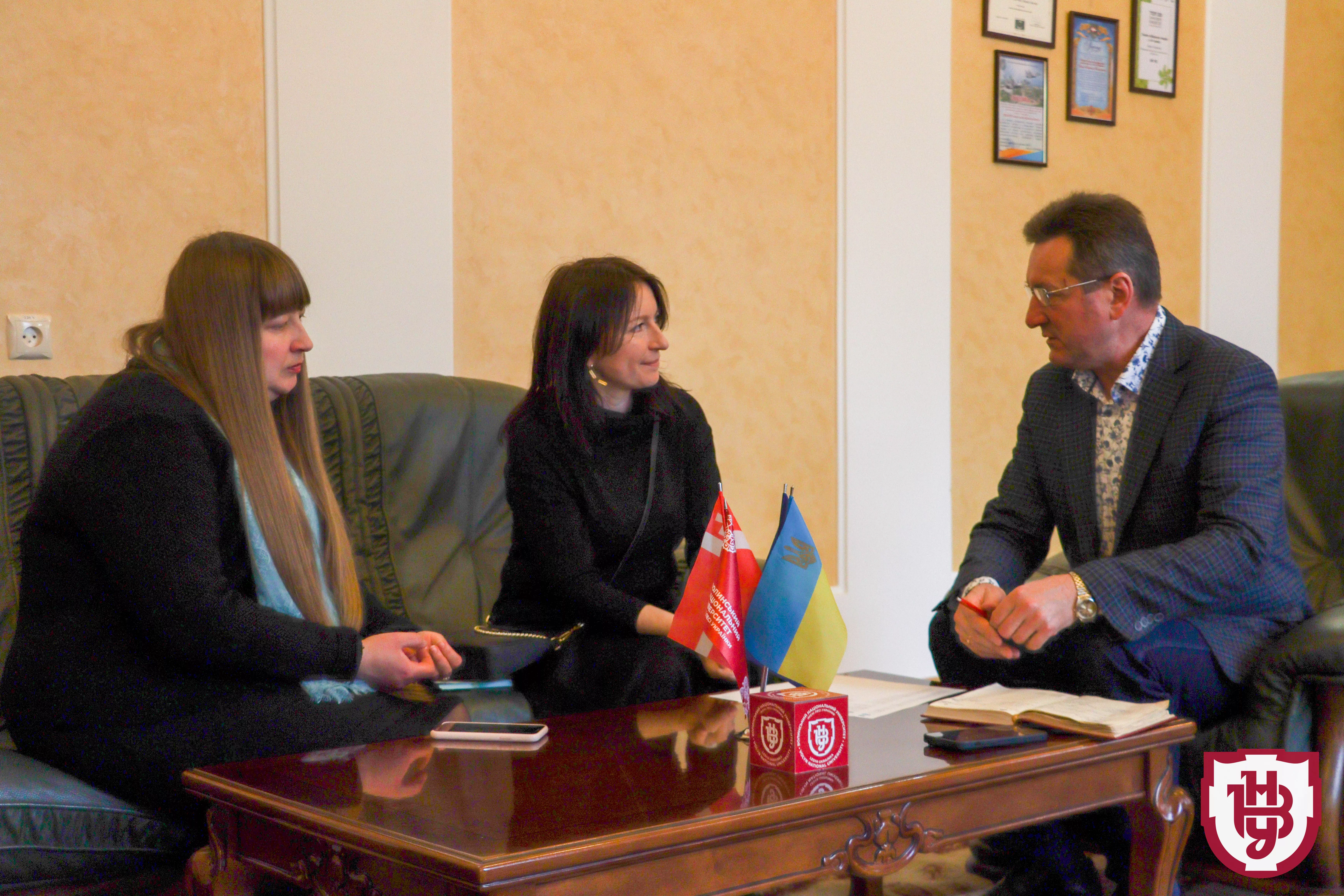 Волинський національний університет імені Лесі Українки співпрацюватиме з німецьким закладом вищої освіти – Потсдамським університетом. Відповідний договір підписали після успішного чотиримісячного наукового стажування в Німеччині доцента кафедри німецької філології Наталії Лисецької, яке відбулося на запрошення німецького ЗВО.