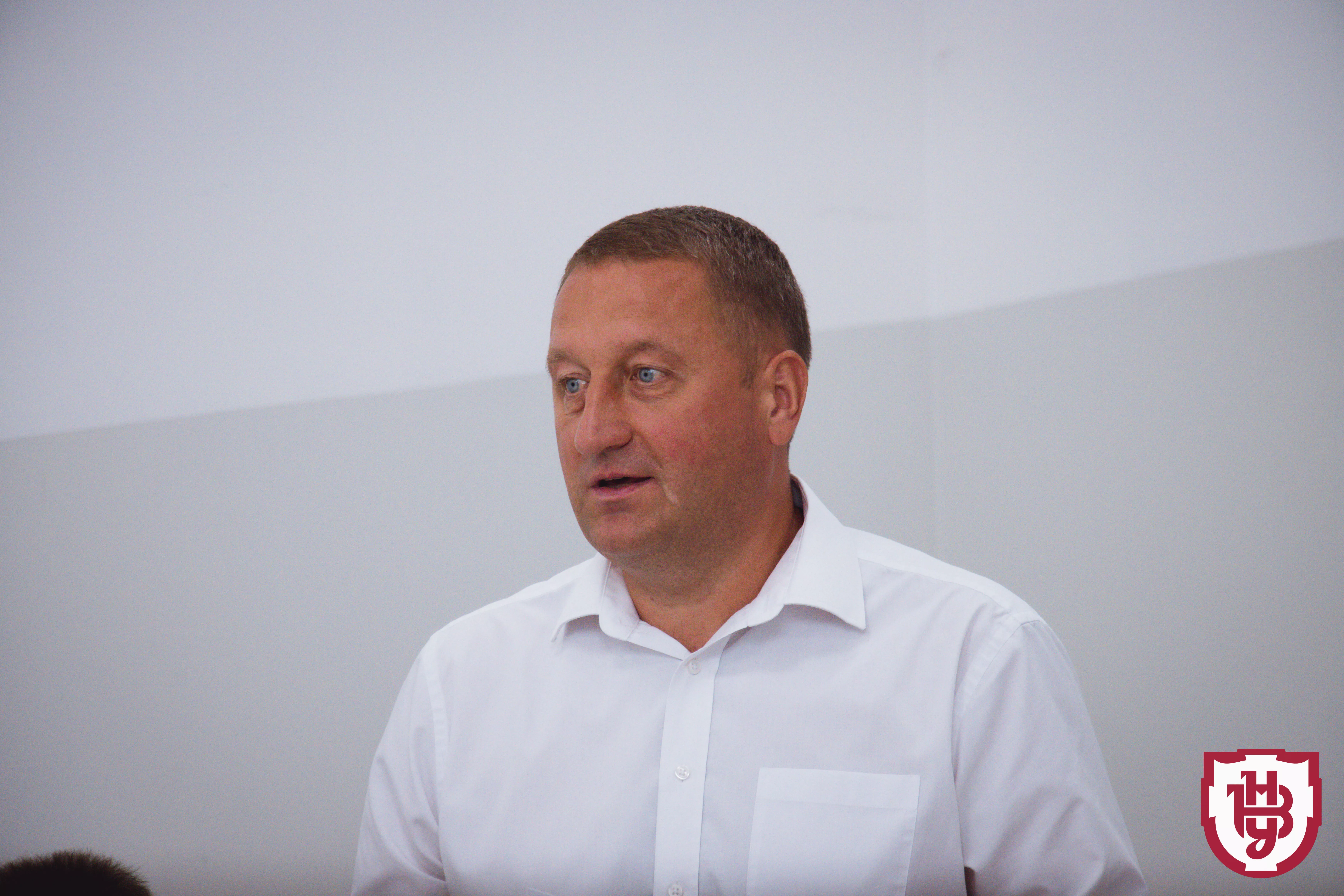 політологи