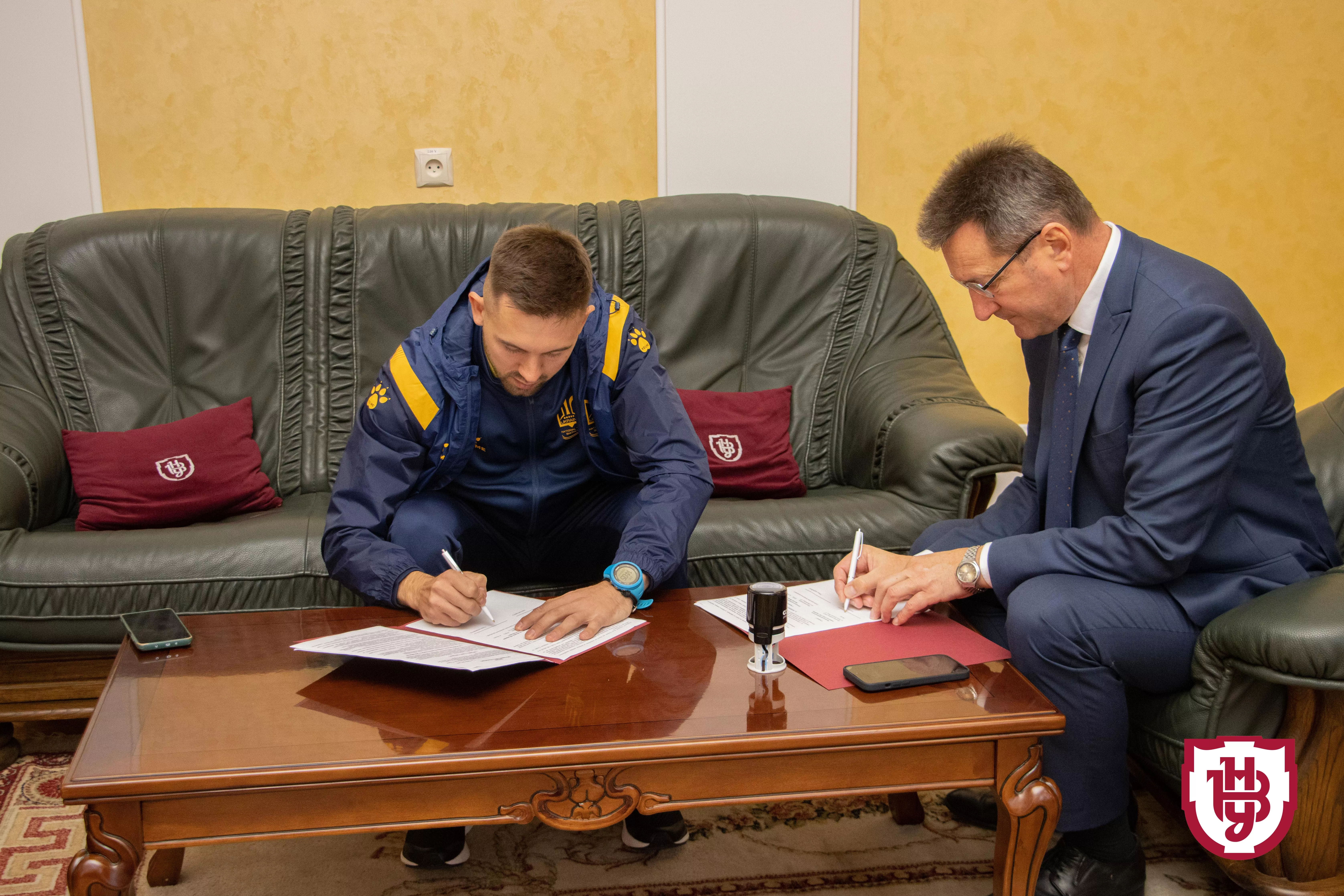 У Волинському національному університеті імені Лесі Українки відбулося підписання договору про співпрацю та взаємодію з Громадською організацією «Федерація біатлону Волині». Договір підписав ректор Анатолій Цьось і голова правління організації Роман Андрійчук.