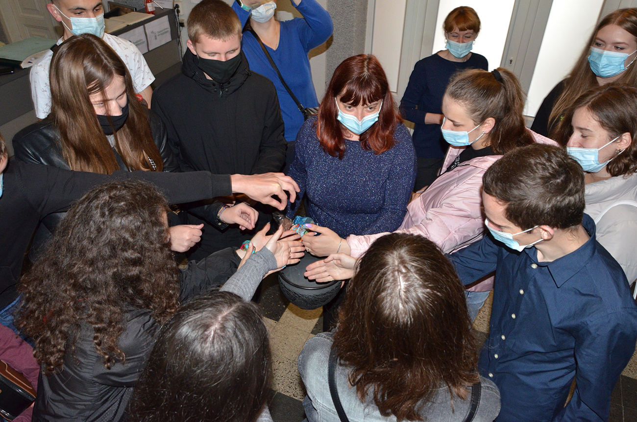 У Волинському краєзнавчому музеї студенти спеціальності 027 «Музеєзнавство, пам’яткознавство» провели навчальну квест-екскурсію «Вишиванка: традиція чи модний тренд?»